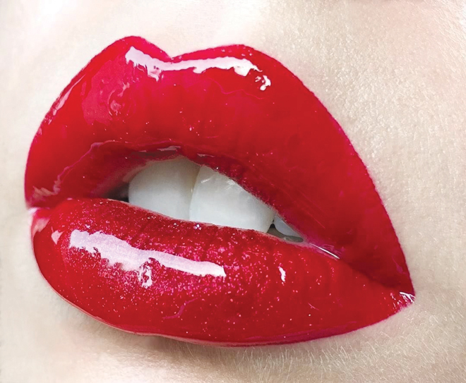 glossy-lips-make-your-looks-trendy